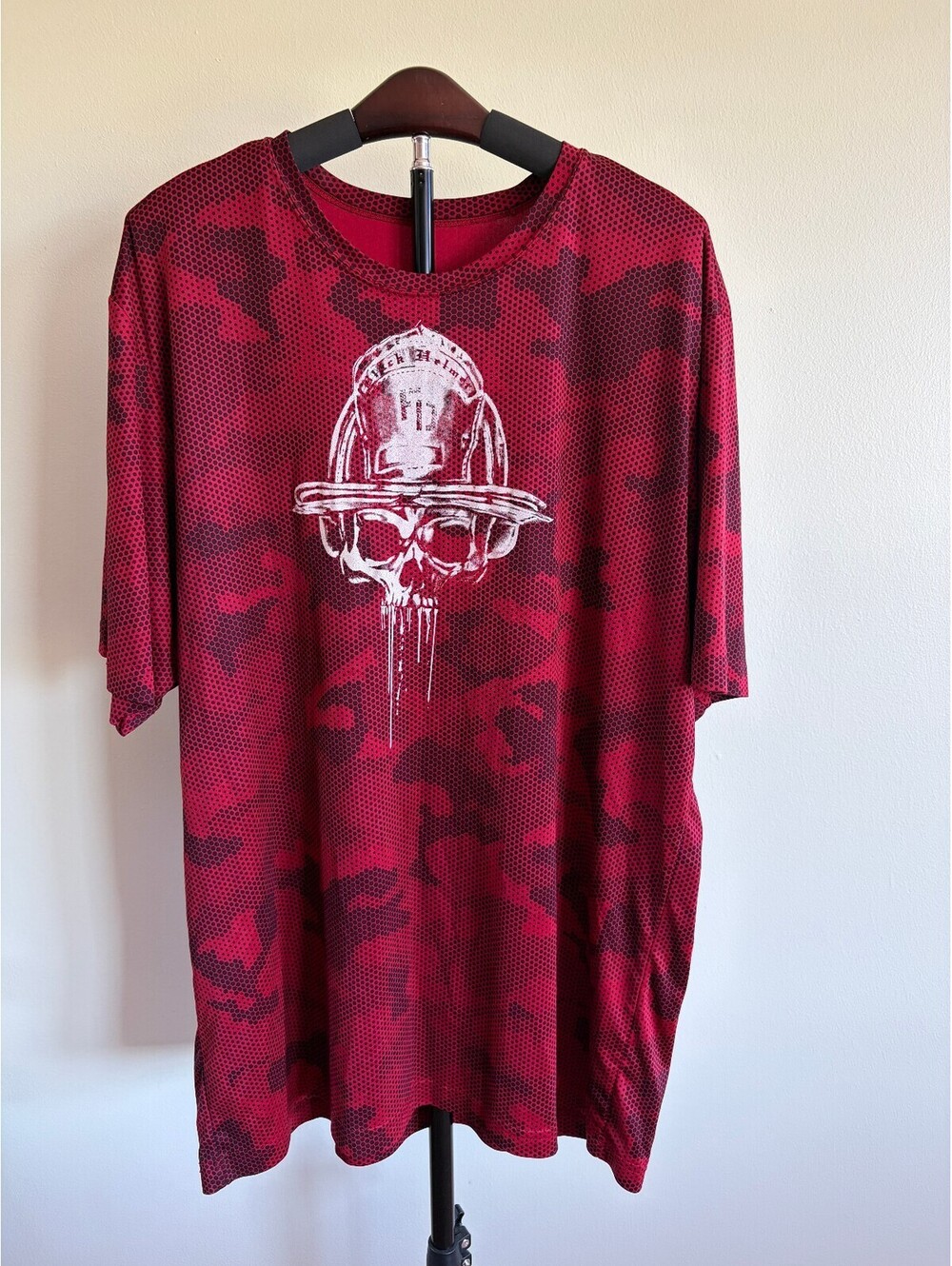 Black Helmet Firefighter Skull Graphic T-Shirt Red Black Men’s